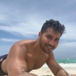 Varun Dhawan Instagram - Thirst 🪤 The Ritz-Carlton Maldives, Fari Islands
