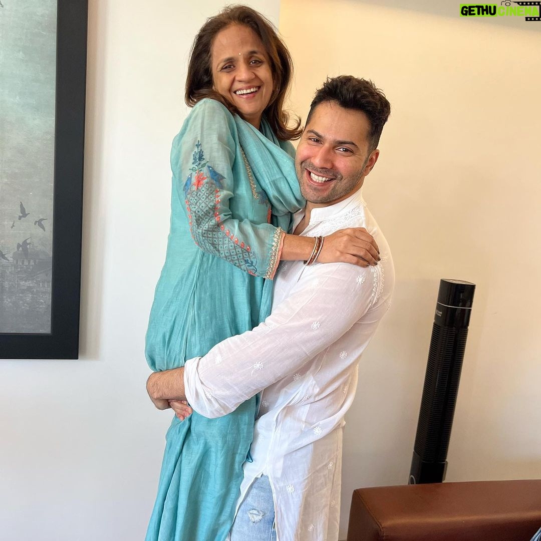 Varun Dhawan Instagram - Happy Raksha Bandhan! तेरे सुकून की खातिर मेरी बहना तेरा भाई हमेशा तेरे साथ हैं