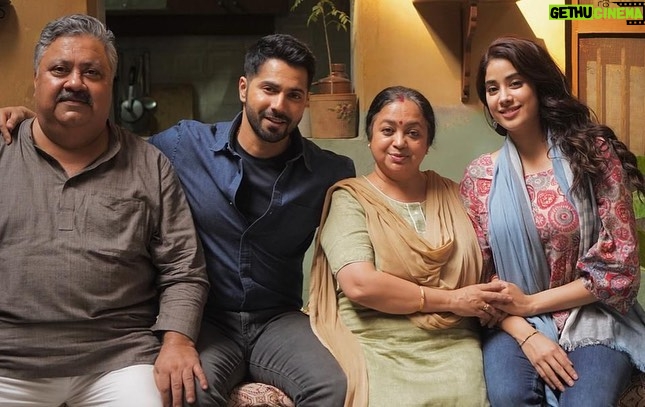 Varun Dhawan Instagram - Ajju bhaiya ne Mahual bana diya 🙏. Thank u for giving bawaal a place In Your heart. I have never received so many calls for any film of mine. The impact this film is having on people is incredible. It’s a conversation starter about the fake image industry and how today we are all in someway slaves to this ideology. Thank u for watching and enjoying Ajju and his family. You are #bawaal Photographer - @ruchitrajguru