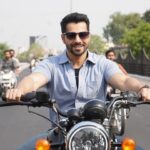 Varun Dhawan Instagram - Ajju bhaiya ne Mahual bana diya 🙏. Thank u for giving bawaal a place In Your heart. I have never received so many calls for any film of mine. The impact this film is having on people is incredible. It’s a conversation starter about the fake image industry and how today we are all in someway slaves to this ideology. Thank u for watching and enjoying Ajju and his family. You are #bawaal Photographer - @ruchitrajguru