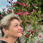 Varvara Shcherbakova Instagram - Августовский рандом! Лето почти закончилось. Я успела: поработать, отдохнуть, опять поработать, поболеть и два раза победить простуду на губе, снять квартирник, снова набрать чуть кг, которые скинула весной(, переехать, перевезти маму, приготовить ужин впервые за кучу времени, почти пересмотреть сериал «Клон», а также побывать в трёх странах! А как ваше лето?☀️