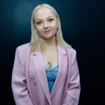 Varvara Shcherbakova Instagram - Просто много меня в розовом пиджаке! О, этот мучительный выбор новой аватарки…… 📸 @shlnch