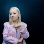 Varvara Shcherbakova Instagram - Просто много меня в розовом пиджаке! О, этот мучительный выбор новой аватарки…… 📸 @shlnch