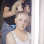 Varvara Shcherbakova Instagram – Когда уже не можешь держать себя в руках, передай себя в руку кому-нибудь покрепче!

Мои волосы в руках @stroeva__sveta 
Моё лицо в руках @ilonamakeup 
Фотоаппарат в руках @maria.artos