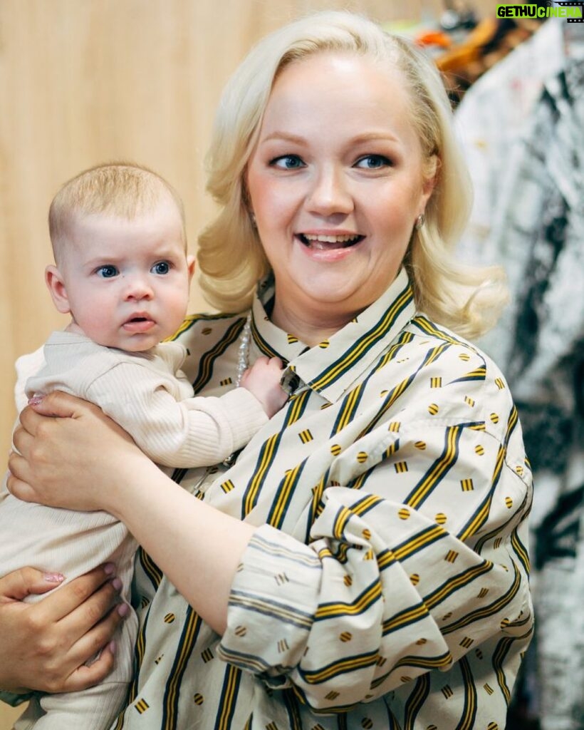 Varvara Shcherbakova Instagram - С днём защиты детей! Эту сладкую булочку родила моя подруга @tsalik_oksana ❤️ Я просто иногда ношу её на руках, потому что она этого достойна!!! Родить легко
