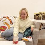 Varvara Shcherbakova Instagram - Доброе утро! Всем кофе! Мы с LEBO давно знакомы, ещё с Женского Форума! Кофе я люблю, начинаю день с чашечки стабильно😌 Я выбираю LEBO Classic, потому что очень люблю вкус лёгкой горчинки! Приятно, что ребята придумали классное дело, в которое я, конечно, тут же захотела ворваться! Участвуйте в добром челлендже «Делись любовью, делись LEBO», подарите миру кусочек своего тепла 🧡 А также выигрывайте призы от @lebocoffee за самые креативные публикации! Каждую неделю 10 самых кайфовых участников будут получать подарки! Не упусти возможность поделиться с миром своей любовью вместе с LEBO! #делюсьлюбовью #делюсьLEBO #делюсьLEBOвью