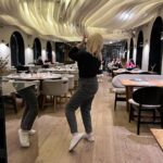 Varvara Shcherbakova Instagram - Был замечательный концерт в Красноярске! И сильно замечательный вечер в @cheshuya_bellini 😍😍😍 Кайф всё: вкусно, красиво, эстетично, приятно! И прекрасные фоточки руками мастера @helga_luma и @venevito 🫂🫂 Ресторан Чешуя
