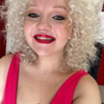Varvara Shcherbakova Instagram - Я встала в 7 утра, чтобы ехать к остеопату! И что, вы не простите мне эту прическу?…… А теперь креативный вариант подписи!!! «Когда придумала, как скрывать алопецию»! Ваши креативные подписи оставляйте, плиз, в комментариях👇🏻 Ну, там… «карбонара с сисями»… Или «лобок порноактрисы 70-х»… Дело рук @ilonamakeup 👩🏼‍🦱❤️