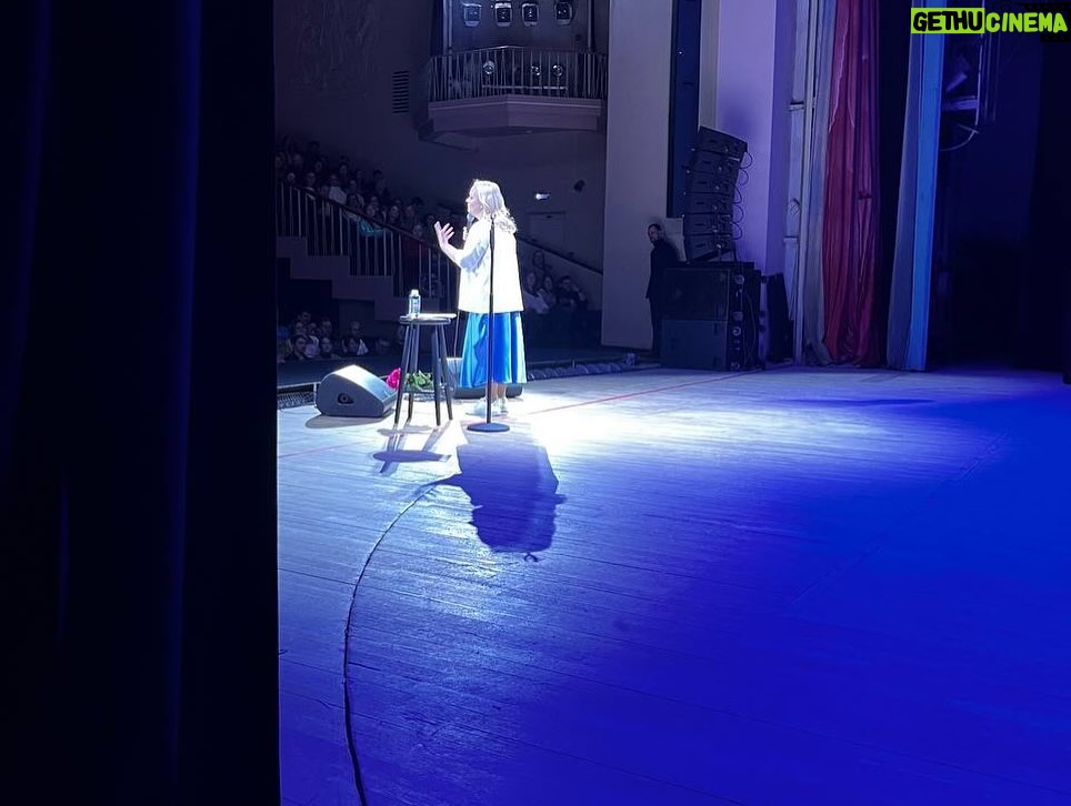 Varvara Shcherbakova Instagram - Мои первые самостоятельные гастроли! Было так замечательно, что не знаю даже, что и добавить) В первый день я расплакалась на отбивке во время репетиции))) Спасибо всем, кто был💔 И жду всех, кто еще планирует быть❤️ Билетики в ваших городах все еще по ссылке в описании профиля! Мы с @tsalik_oksana скоро к вам прибудем))