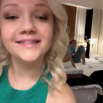 Varvara Shcherbakova Instagram - Что-то я совсем перестала любить фотографироваться, официально заявляю) Мне стало важно проживать моменты, которые хочется запечатлеть. Смотреть концерты не через камеру айфона, а вот прям глазами! А фотки с макияжем стали чем-то обыденным, я даже просто бэкстейдж сразу удаляю. А вот фоткать собаку не перестану никогда))))) А вы как взрослеете? Поделитесь)