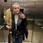 Varvara Shcherbakova Instagram - Что-то я совсем перестала любить фотографироваться, официально заявляю) Мне стало важно проживать моменты, которые хочется запечатлеть. Смотреть концерты не через камеру айфона, а вот прям глазами! А фотки с макияжем стали чем-то обыденным, я даже просто бэкстейдж сразу удаляю. А вот фоткать собаку не перестану никогда))))) А вы как взрослеете? Поделитесь)