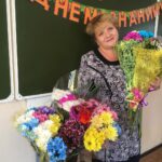 Varvara Shcherbakova Instagram - У мамы сегодня День учителя! Уже сильно не первый раз, но она просит не уточнять, какой именно…… Никто так не учил меня добру, как мама! Мой вечный преподаватель жизни, биологии и химии🔬 Поздравьте своих учителей сегодня! Это важный день для важных людей🥰
