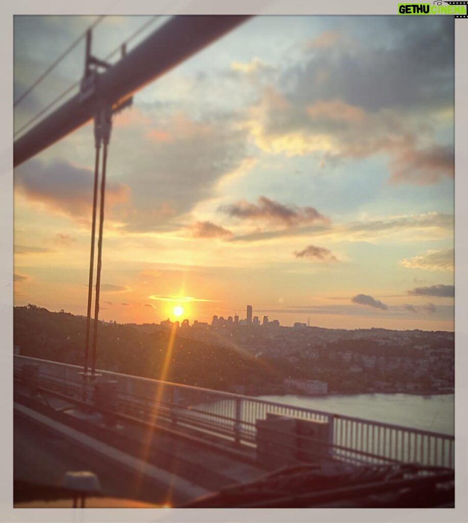 Vatan Şaşmaz Instagram - #istanbul #istanbulbosphorus #tgif #sunrise #sunset