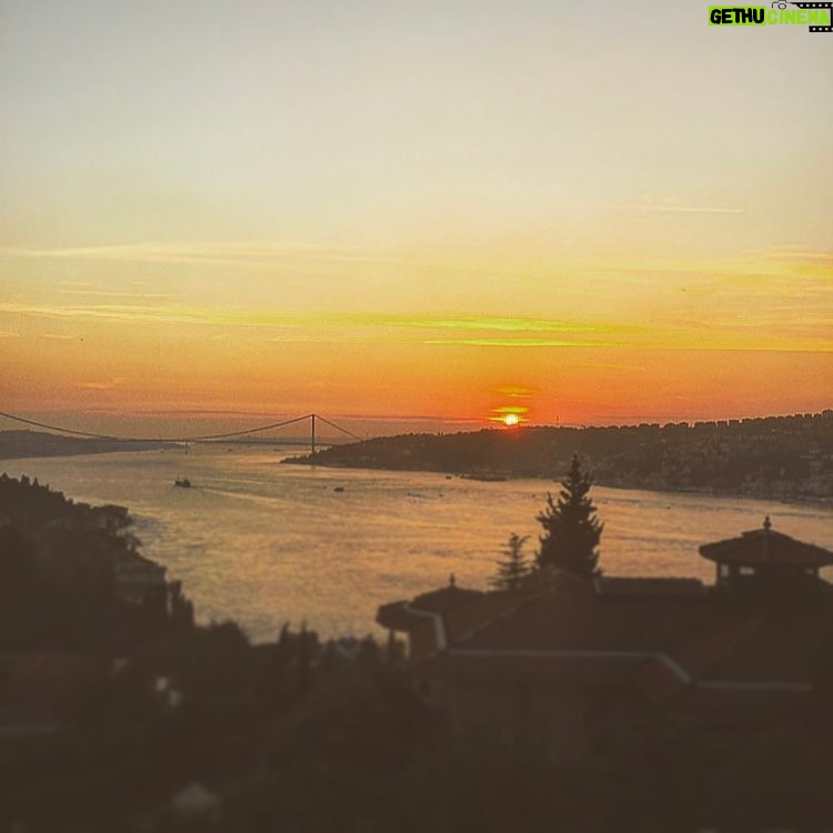 Vatan Şaşmaz Instagram - #sunrise #istanbullovers #bosforus