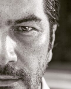 Vatan Şaşmaz Instagram - #whysoserious #nedenbukadarciddisin