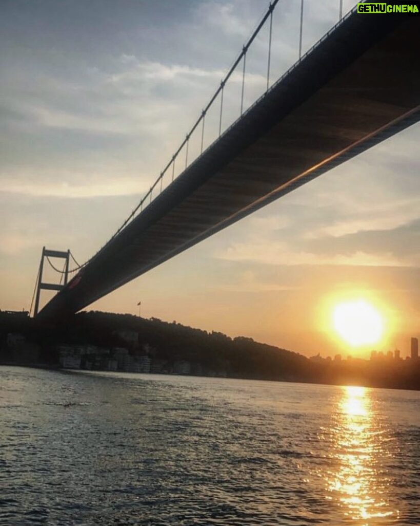 Vatan Şaşmaz Instagram - #istanbulpage #bosphorus #sunrise #summertime