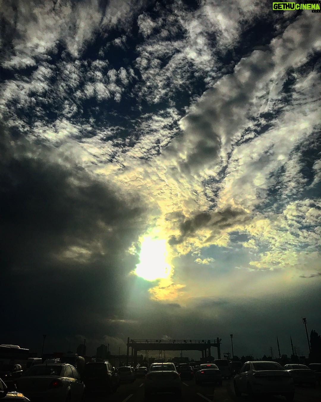 Vatan Şaşmaz Instagram - #sunset #istanbul #thesummerrain