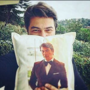 Vatan Şaşmaz Instagram - #pillowman #yastık