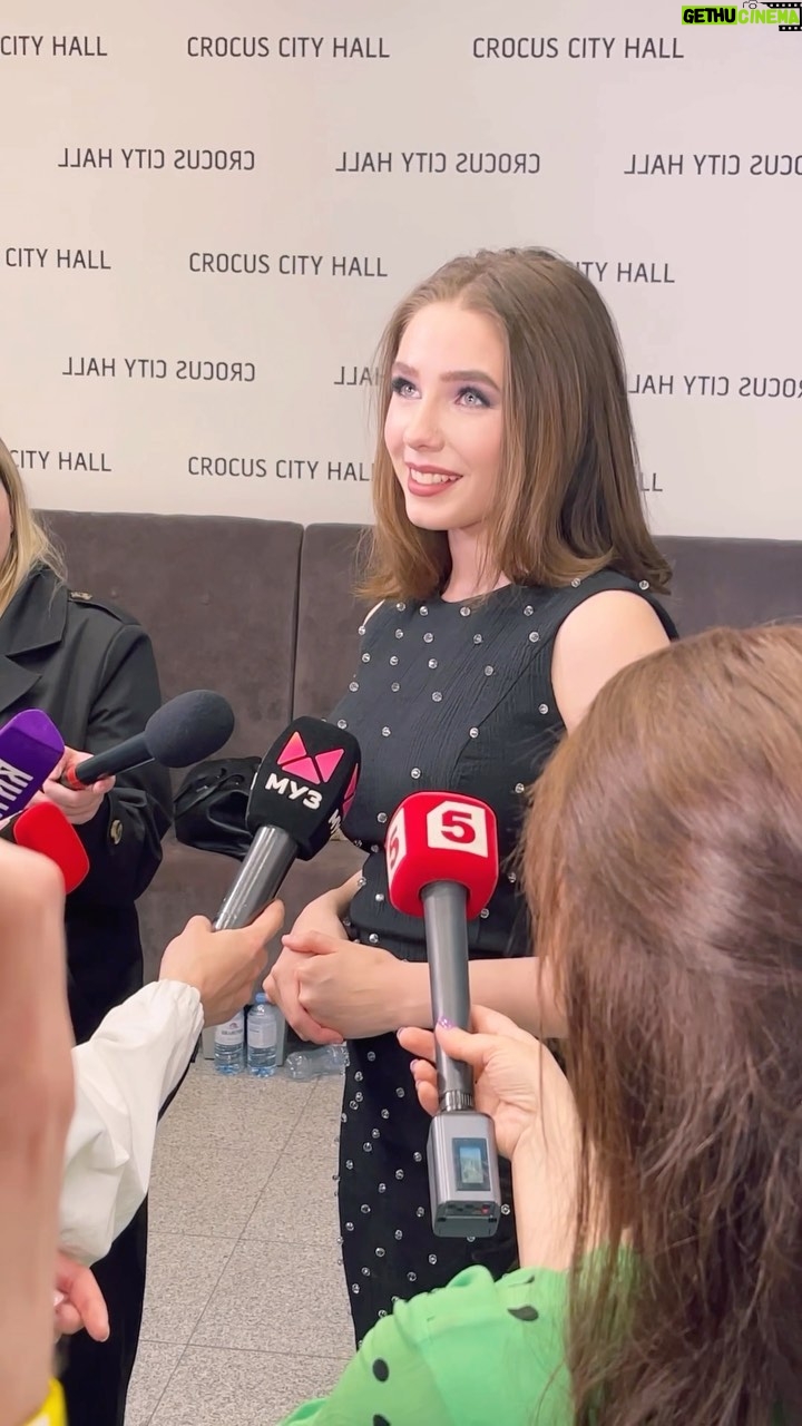 Vera Aldonina Instagram - Приятные воспоминания и маленький бэкстэйдж с концерта Ларисы Александровны Долиной @larisa.dolina.official 🎶🎤❤️ Крокус-Сити Холл