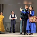 Vera Aldonina Instagram - В эту субботу в г. Сочи состоялся Международный фестиваль - конкурс детского и юношеского творчества «Арена звёзд- 2023», где моя школа «Интеграция XXI век» представила отрывок из мюзикла "Мэри Поппинс". Итоги подведены! ГРАН-ПРИ фестиваля - наш! Это непередаваемые впечатления и потрясающий опыт! В свою очередь, я была очень рада примерить на себя элегантный, аристократичный, при этом такой любящий и бескорыстный образ волшебницы Мэри Поппинс 🥰 Спасибо огромное нашей большой дружной команде и моей любимой школе! @integration21_official