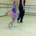 Vera Aldonina Instagram - Сегодня мне 17! Думаю, в жизни очень пригодится уверенность той четырехлетней Веры, танцующей от всей души в своей самой любимой фиолетовой пачке:) P.S. в балет, наверно, всё-таки не пойду🙃