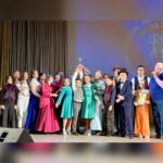 Vera Aldonina Instagram – В эту субботу в г. Сочи состоялся Международный фестиваль – конкурс детского и юношеского творчества «Арена звёзд- 2023», где моя школа «Интеграция XXI век» представила отрывок из мюзикла “Мэри Поппинс”.
Итоги подведены! ГРАН-ПРИ фестиваля – наш!
Это непередаваемые впечатления и потрясающий опыт!
В свою очередь, я была очень рада примерить на себя элегантный, аристократичный, при этом такой любящий и бескорыстный образ волшебницы Мэри Поппинс 🥰
Спасибо огромное нашей большой дружной команде и моей любимой школе! @integration21_official