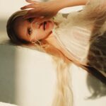 Vera Kotelnikova Instagram - Меня снимали, красили, укладывали, кормили, обнимали: @milabelovahair @mashabazhan <3
