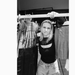 Vera Kotelnikova Instagram - Продолжаем снимать подкаст "правило 34". Смотрите на ютьюбе. Сегодня вышел выпуск с @sasha__sulim <333

Инст подкаста (и такое имеется, там есть и ссылки): @cumonmychannel

Фото: @ujinsuxx