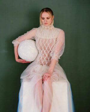 Vera Kotelnikova Instagram - Меня снимали, красили, укладывали, кормили, обнимали:
@milabelovahair @mashabazhan 
<3