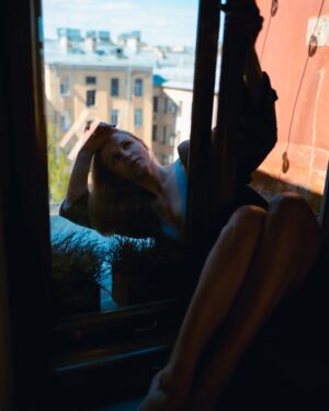Vera Kotelnikova Instagram - Пришли @liepa_s и @mea_mur, поснимали меня, напоили кофе, ещё пытались накормить
В Петербурге чудесные приятели, друзья, зрители
<3