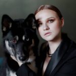 Vera Kotelnikova Instagram - Недавно, благодаря супер-Алине, мы реализовали проект совместно с приютом для собак «Дубовая роща» @chetire_lapi Как видите, чтобы в вашем доме жила роскошная собака, не нужно тратить кучу денег на ее приобретение в элитном питомнике, достаточно просто заботится. Любовь - лучшее украшение/лекарство/чувство/мотивация/сила…нужное подчеркнуть. Со мной на фото мистер Гром. Он потрясающе красив. Умен, очень добрый и игривый. И воспитанный! Знает команды! Я правда не понимаю, почему он в приюте, а не на ручках. Исправить это можно, если написать сюда @takemehome_7row #Гром_дубоваяроща7 _________ Фото: @grebennikov_evgeniy @itsmayonfire Мейкап: @oksana_muah @gutorova.marina.muah Любовь: @alyschastlivay