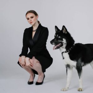 Vera Kotelnikova Instagram - Недавно, благодаря супер-Алине, мы реализовали проект совместно с приютом для собак «Дубовая роща» @chetire_lapi
Как видите, чтобы в вашем доме жила роскошная собака, не нужно тратить кучу денег на ее приобретение в элитном питомнике, достаточно просто заботится.
Любовь - лучшее украшение/лекарство/чувство/мотивация/сила…нужное подчеркнуть. 

Со мной на фото мистер Гром. Он потрясающе красив. Умен, очень добрый и игривый. И воспитанный! Знает команды! Я правда не понимаю, почему он в приюте, а не на ручках. Исправить это можно, если написать сюда @takemehome_7row
#Гром_дубоваяроща7

_________
Фото:
@grebennikov_evgeniy
@itsmayonfire

Мейкап:
@oksana_muah
@gutorova.marina.muah

Любовь:
@alyschastlivay