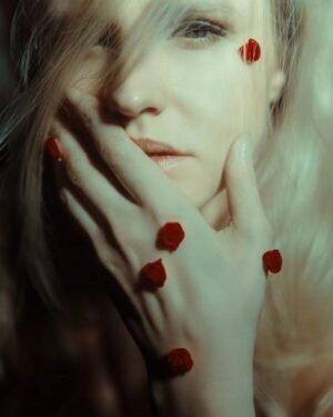 Vera Kotelnikova Instagram - Снимала @dashaeliseeva, красила @_yana_zhyk_makeup. Клевые девчонки!!!