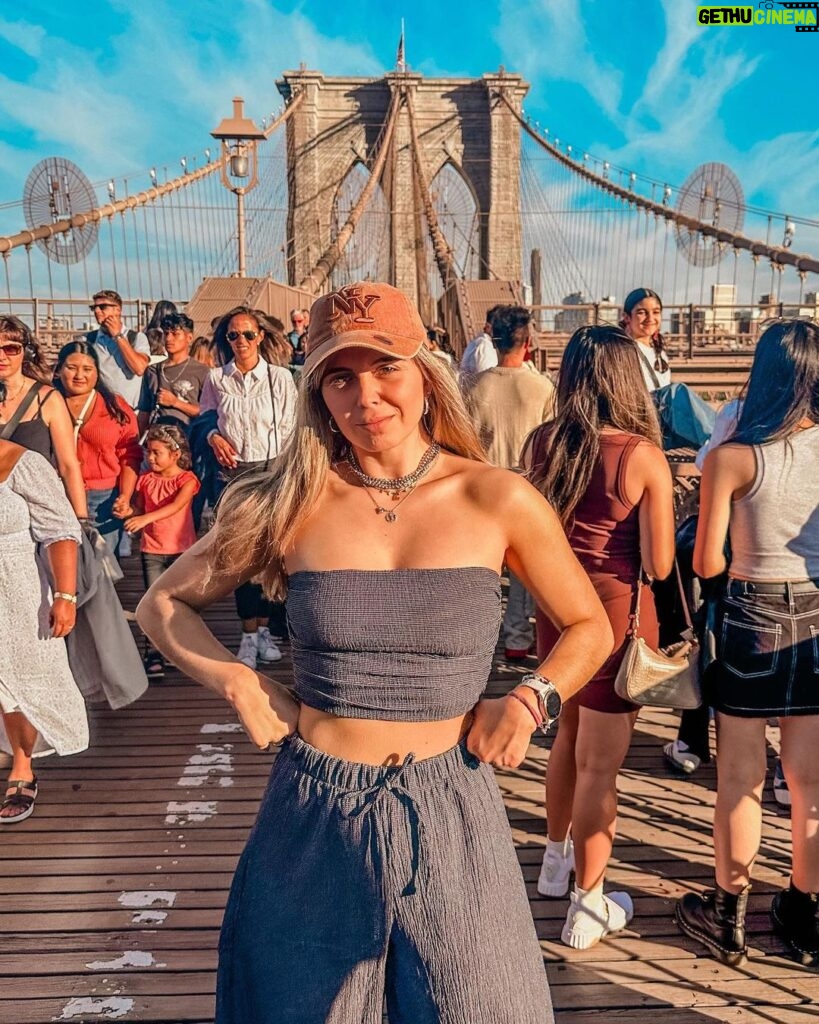 Veronica Bianchi Instagram - Familia y unos rayitos de sol! 🤍🙌🏻 New York City, NY