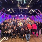 Veronica Bianchi Instagram - Foto 1: un EQUIPO que cumple 1000 programas al aire. Éxito rotundo!🎥 Foto 2: una periodista siendo feliz en su pega🎤 Foto 3: el hombre que arma día a día mis #outfits con mucho cariño y estilo!🥰 Foto 4: un grupo de fanáticos del fútbol que sale en pantalla opinando, analizando, y a veces tirando la talla😅 TST1000 capítulos. Más que cantidad, es calidad😉 Gracias @tntsportscl TNT Sports Chile