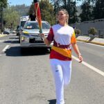 Veronica Bianchi Instagram - Nunca imaginé que viviría algo tan emocionante. Para una amante del deporte como yo, llevar la antorcha panamericana es realmente un honor. Gracias equipo, gracias @tntsportscl y desde MAÑANA ya empezamos con las transmisiones @santiago2023oficial ⚾️🧢
