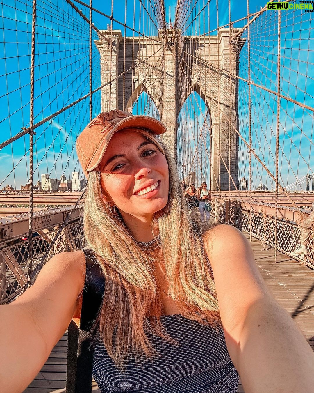 Veronica Bianchi Instagram - Familia y unos rayitos de sol! 🤍🙌🏻 New York City, NY