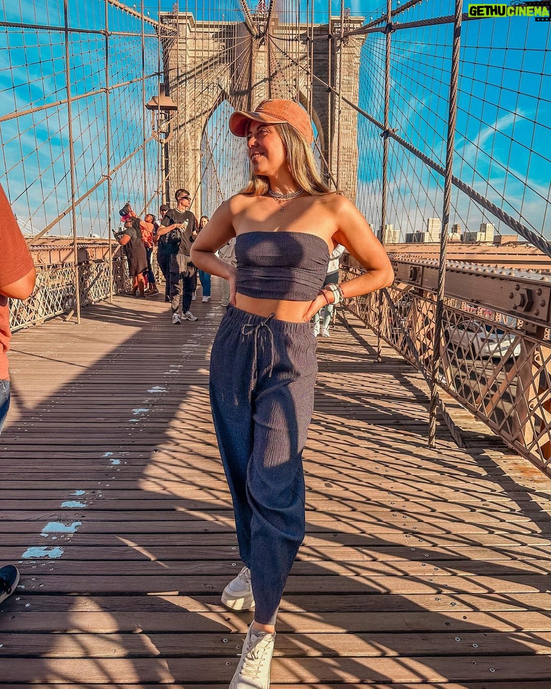 Veronica Bianchi Instagram - Familia y unos rayitos de sol! 🤍🙌🏻 New York City, NY