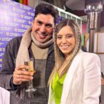 Veronica Bianchi Instagram - Foto 1: un EQUIPO que cumple 1000 programas al aire. Éxito rotundo!🎥 Foto 2: una periodista siendo feliz en su pega🎤 Foto 3: el hombre que arma día a día mis #outfits con mucho cariño y estilo!🥰 Foto 4: un grupo de fanáticos del fútbol que sale en pantalla opinando, analizando, y a veces tirando la talla😅 TST1000 capítulos. Más que cantidad, es calidad😉 Gracias @tntsportscl TNT Sports Chile