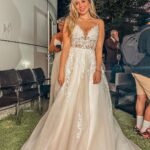 Veronica Bianchi Instagram - #CásateConLaCausa hermosa iniciativa para juntar fondos para la Fundación del Cáncer, en el mes del #CancerDeMama Gracias @nevadanovias por la invitación! Un honor desfilar en esa pasarela🤍🩷