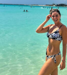 Veronica Bianchi Instagram - Por aquí seguimos aprovechando unos días de descanso🛳️🤎 #Aruba