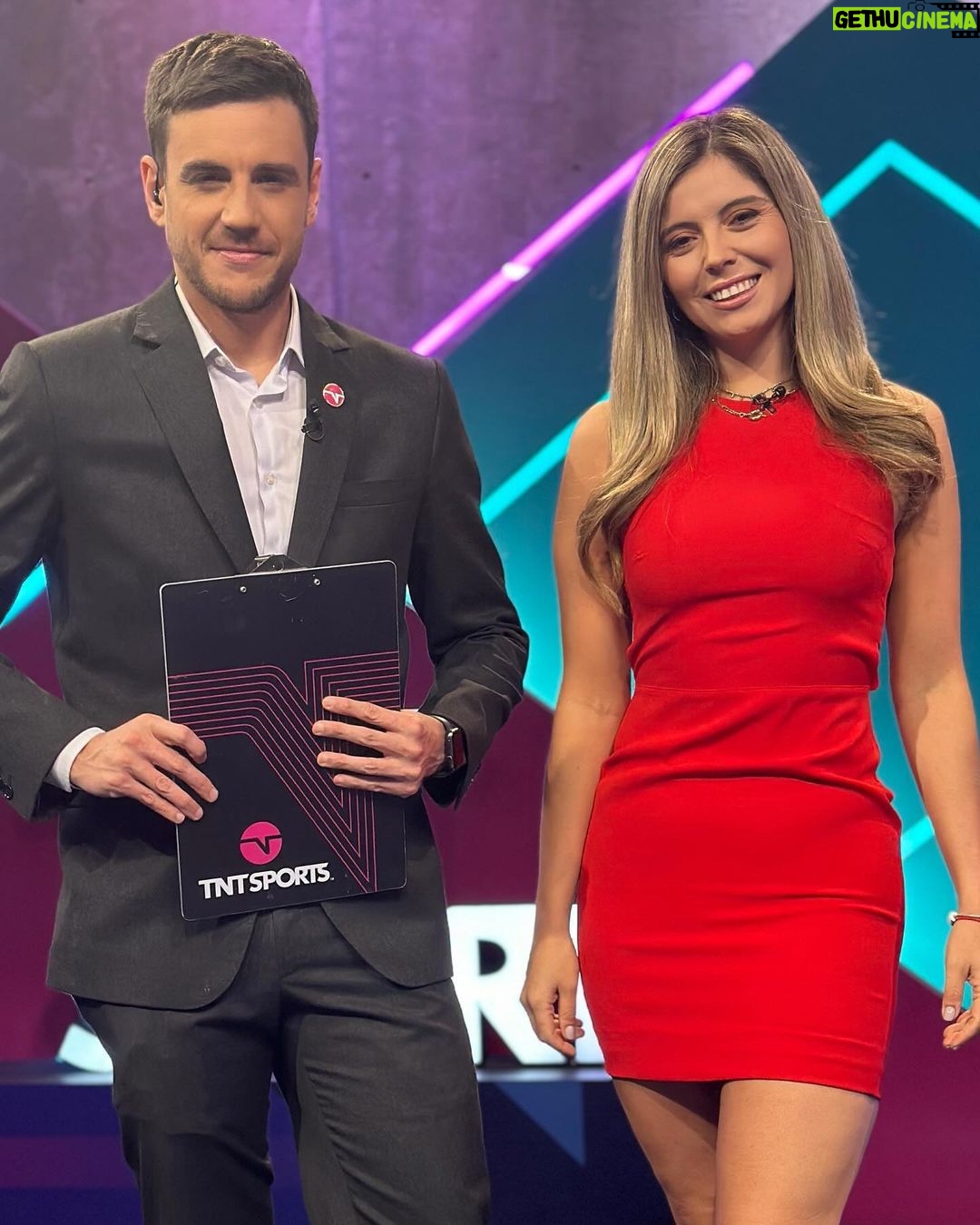 Veronica Bianchi Instagram - Definición de campeonato y aquí estamos! Qué dicen ustedes, hay campeón hoy? TNT Sports Chile