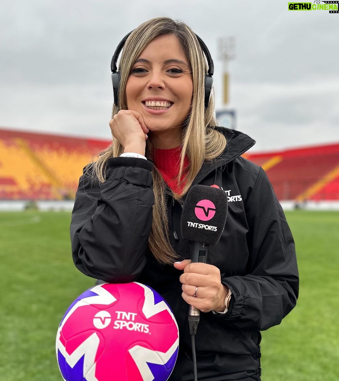 Veronica Bianchi Instagram - Volvimos a la cancha⚽️ Clásico Universitario, victoria de #UCH Estadio Santa Laura