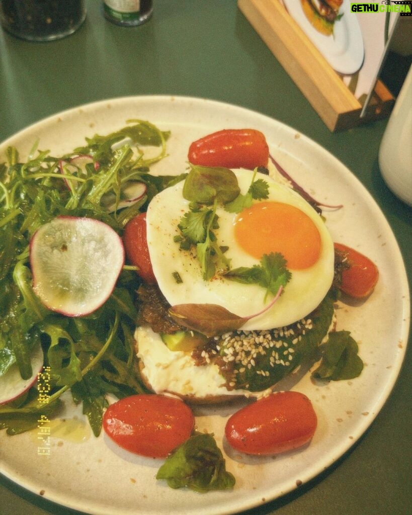 Veronica Ngo Instagram - Có ăn sáng cái là zui 🍳 Café Marcel