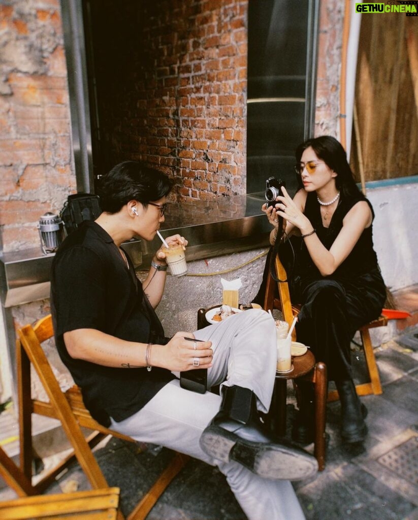 Veronica Ngo Instagram - Coffee day in Hanoi. W/ @huy.trn ❤️