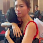 Veronica Ngo Instagram - Scar of Life 10/ Vết Sẹo Cuộc Đời 10 - Recap Tổng kết ngày sự kiện Vết sẹo của hai đứa từ sáng đến tối. Chạy vắt giò lên cổ để làm hết từ A đến Z. Hụt hơi luôn mọi người ơi. Mà kết quả thì tuyệt vời nên hai đứa rất là hạnh phúc. Thương vợ đến cuối là chỉ còn chân không mà đi về thôi… ❤️🥰 @heartbeat_vietnam
