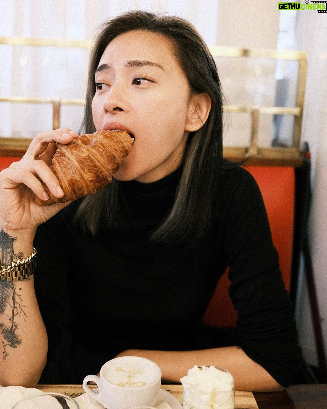 Veronica Ngo Instagram - Paris Je t’aime 🥐 📸chef #parisfrance Café de Flore