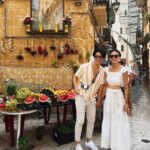 Veronica Ngo Instagram - Kêu ông tạo dáng lẹ để né khách du lịch. Và đây là tấm hình toy đc . 🤨 Doing the tourist thingi 😜 in this beautiful small town … #barivecchia #oldtown @huy.trn Bari, Italy