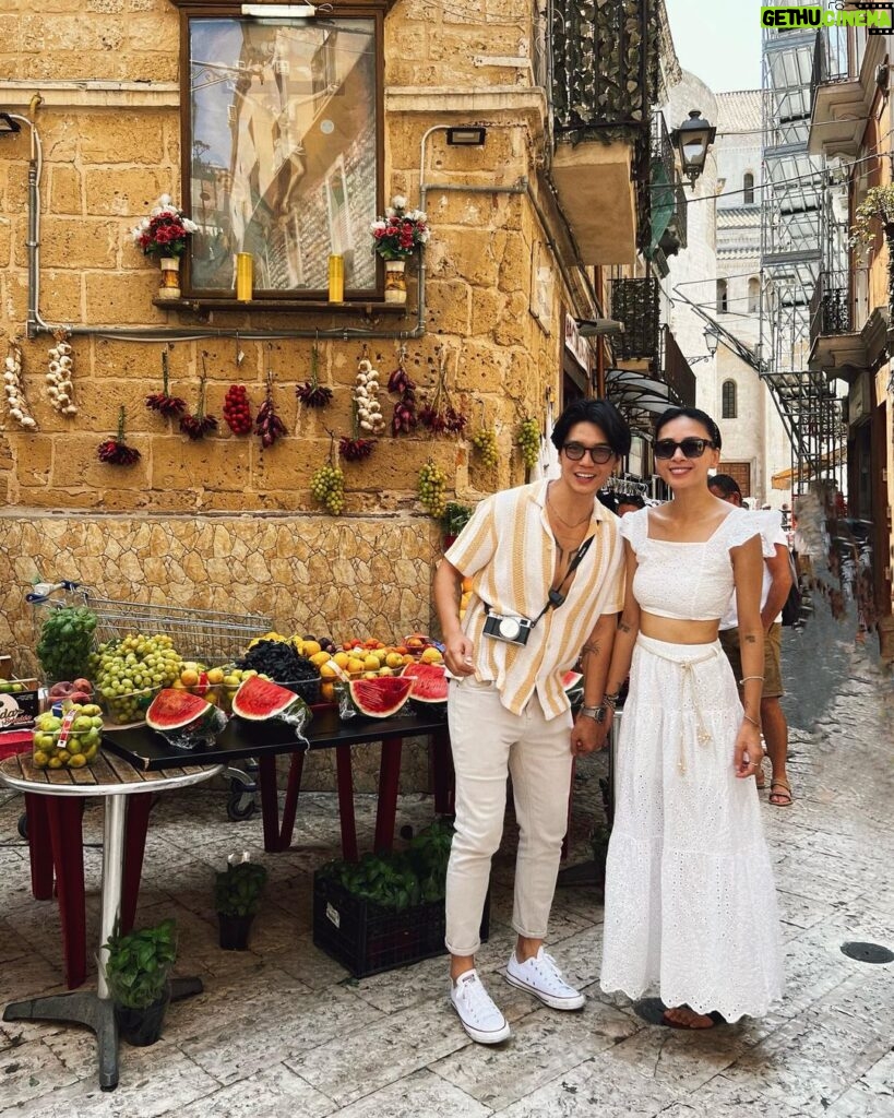 Veronica Ngo Instagram - Kêu ông tạo dáng lẹ để né khách du lịch. Và đây là tấm hình toy đc . 🤨 Doing the tourist thingi 😜 in this beautiful small town … #barivecchia #oldtown @huy.trn Bari, Italy
