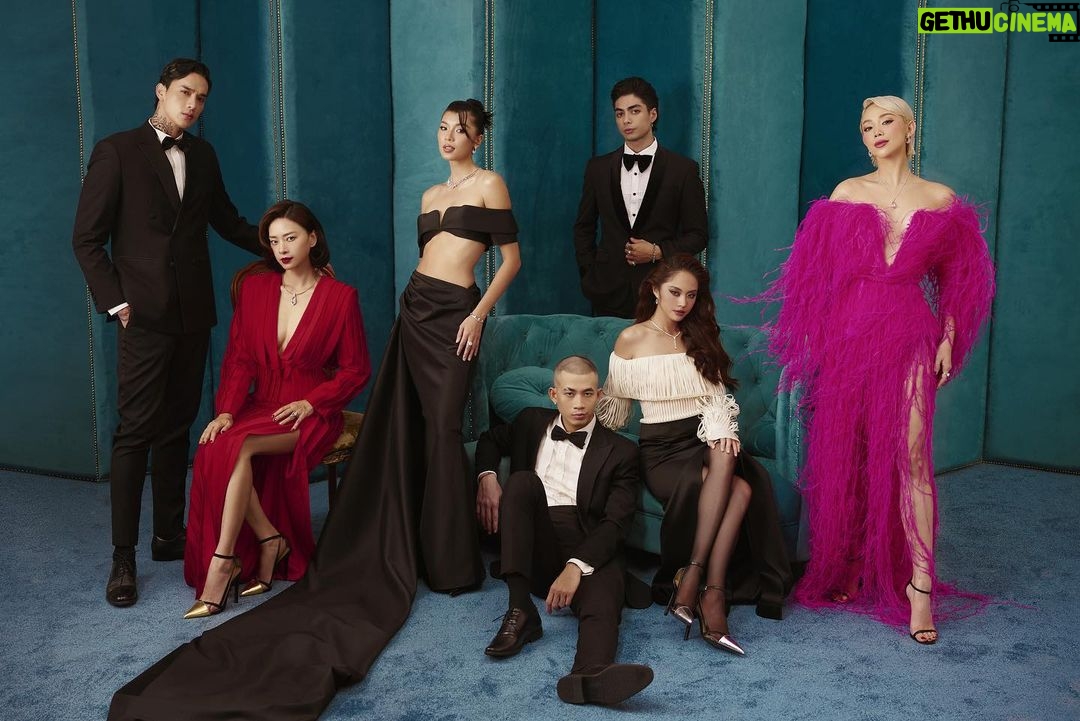 Veronica Ngo Instagram - Dàn cast siêu chuẩn ❤️🥰 Photo: Milor.Tran Stylist:Tô Quốc Sơn Make Up: Sol, Tài Phạm, Nguyễn Chánh Tính, Đặng Quốc Trọng, Dương Hữu Nghĩa Hair: Pom, Ruby Nguyễn, Nguyễn Gia Nghi, Đặng Huy, Hương Đào Dress : CONG TRI Suit : Duc Vincie Accessories : CAO Fine Jewellery Stylist assistant: Phong Cao